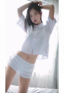 清纯美女性感露脐装诱惑私房写真图片