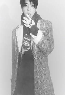 华晨宇帅气光影写真图片