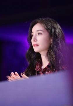 杨幂格子衫性感写真图片
