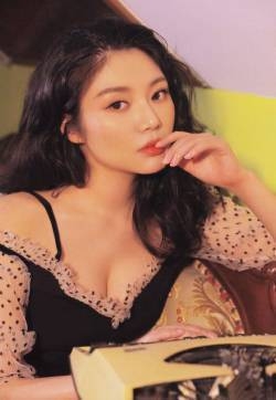 徐冬冬性感妩媚写真图片
