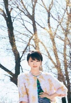 李念性感迷人时尚写真图片