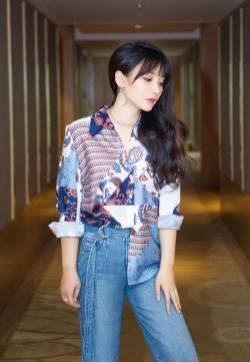 柳岩夏日清新秀丽图片