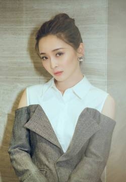 李曼清爽甜美活动写真图片