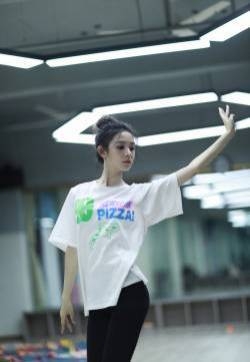 陈瑶甜美舞蹈训练照图片