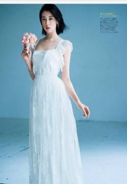 三吉彩花性感婚纱写真图片