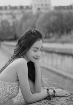 angelababy优雅性感花园写真图片
