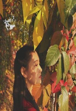 蒋依依休闲阳光街拍照图片