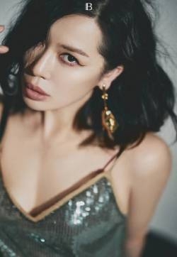 李念清爽甜美写真图片