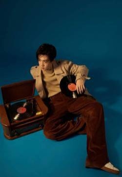 干净帅气手绘风男生头像图片 第一辑