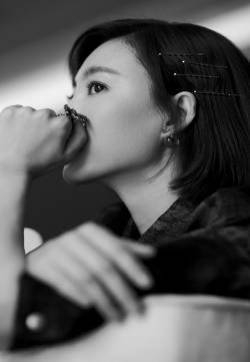 王丽坤冷艳迷人活动写真图片