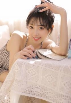 吊带睡裙美女白嫩清新私房照