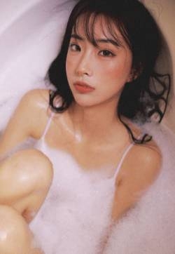浴缸美女大胆湿身诱惑写真