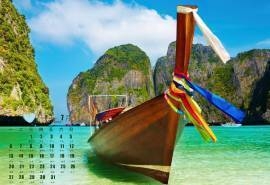 2015年7月日历精选清澈水中船只唯美意境风景桌面壁纸下载