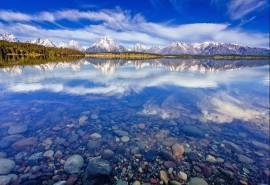 蓝天白云雪山美丽风景桌面壁纸