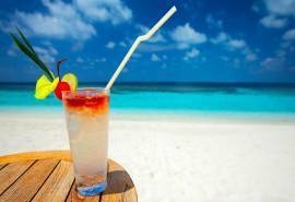 海边饮料休闲清新桌面壁纸