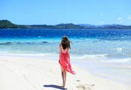 海边漂亮美女高清宽屏壁纸