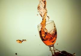 高清酒杯唯美创意桌面壁纸