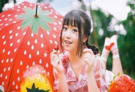 草莓女孩清纯甜美超清壁纸