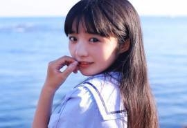 大眼萝莉日系水手服海边写真iPad壁纸