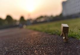 纸盒人阿楞静物创意图片桌面壁纸