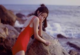 性感泳装美女海边高清桌面壁纸