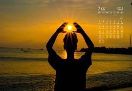 2018年7月唯美背影日历图片桌面壁纸