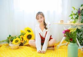 可爱甜美少女写真图片电脑壁纸