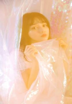 梦幻甜美女生高清手机壁纸图片