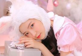 粉红兔女郎甜美写真高清桌面壁纸