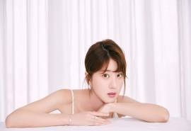 李凯馨清新淡雅写真桌面壁纸