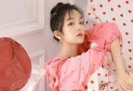 粉红美少女性感图片桌面电脑壁纸