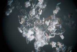 唯美好看的雪花图片电脑壁纸