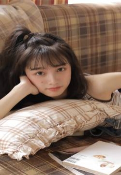 俏皮可爱女生手机壁纸图片