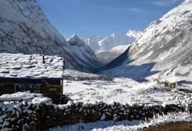 尼泊尔雪山风光图片桌面壁纸