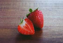 美味的草莓高清桌面壁纸
