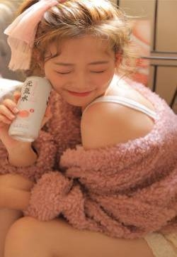 恬静可爱美女手机壁纸