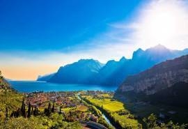 岩石山峰唯美风景图片桌面壁纸