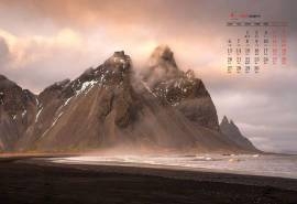 2020年4月唯美山峰景色日历壁纸