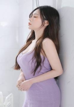黑长直发美女丰满写真手机壁纸