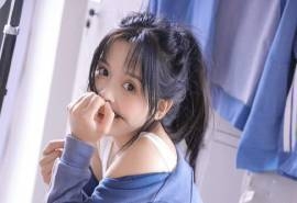 娃娃脸美女性感活力写真桌面壁纸