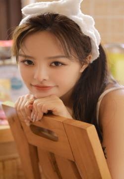 性感家居美女手机壁纸