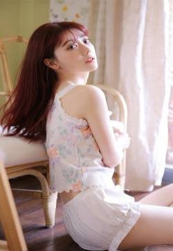 高挑长腿美女手机壁纸