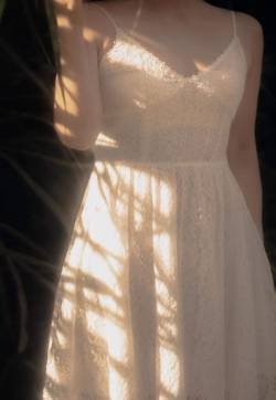 少女背影写真手机壁纸