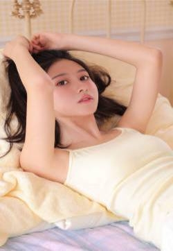 性感吊带美女手机壁纸