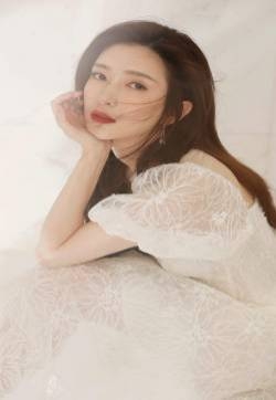 江疏影优雅白裙性感写真手机壁纸