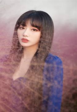 孔雪儿粉黛写真手机壁纸