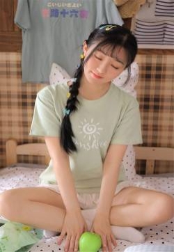 轻熟少女居家性感高清手机壁纸