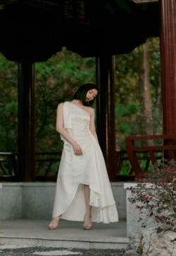 毛晓彤曼妙白裙写真手机壁纸