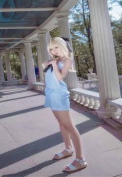 甜美白发美女cosplay高清手机壁纸