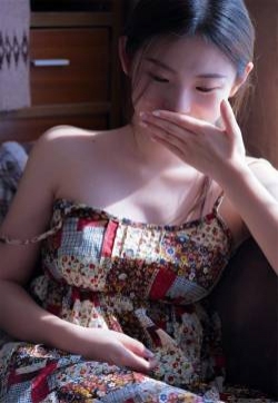 性感美女吊带裙甜美高清手机壁纸
